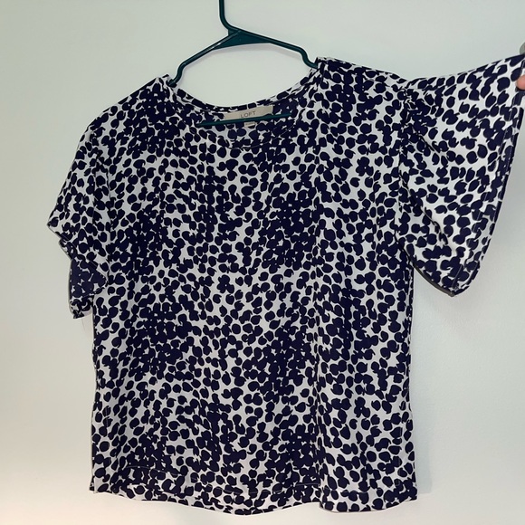 Loft Flutter Sleeve Blouse, Navy & White, EUC, Floral, Abstract,fits XS & Small - Picture 1 of 8